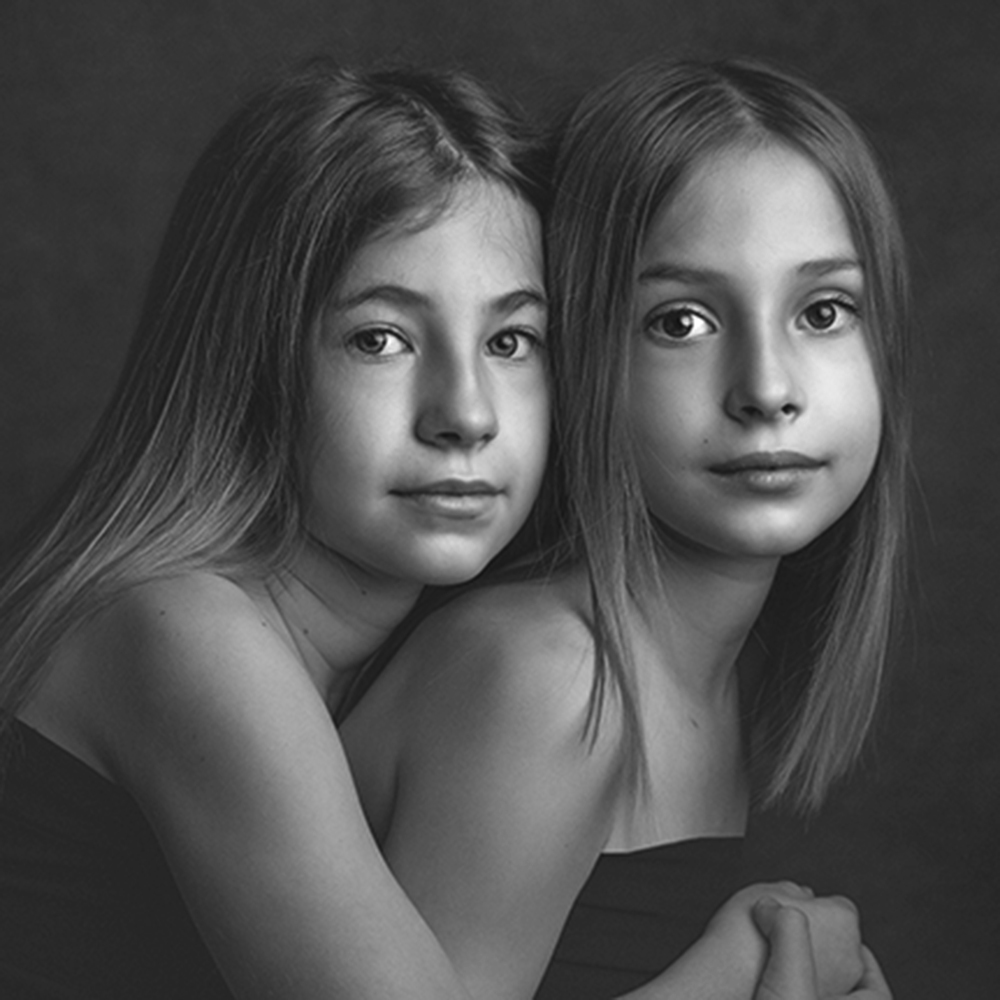 Reportaje fotográfico Fine Art en Zaragoza: retrato de niño con vestuario vintage y acabado artístico.