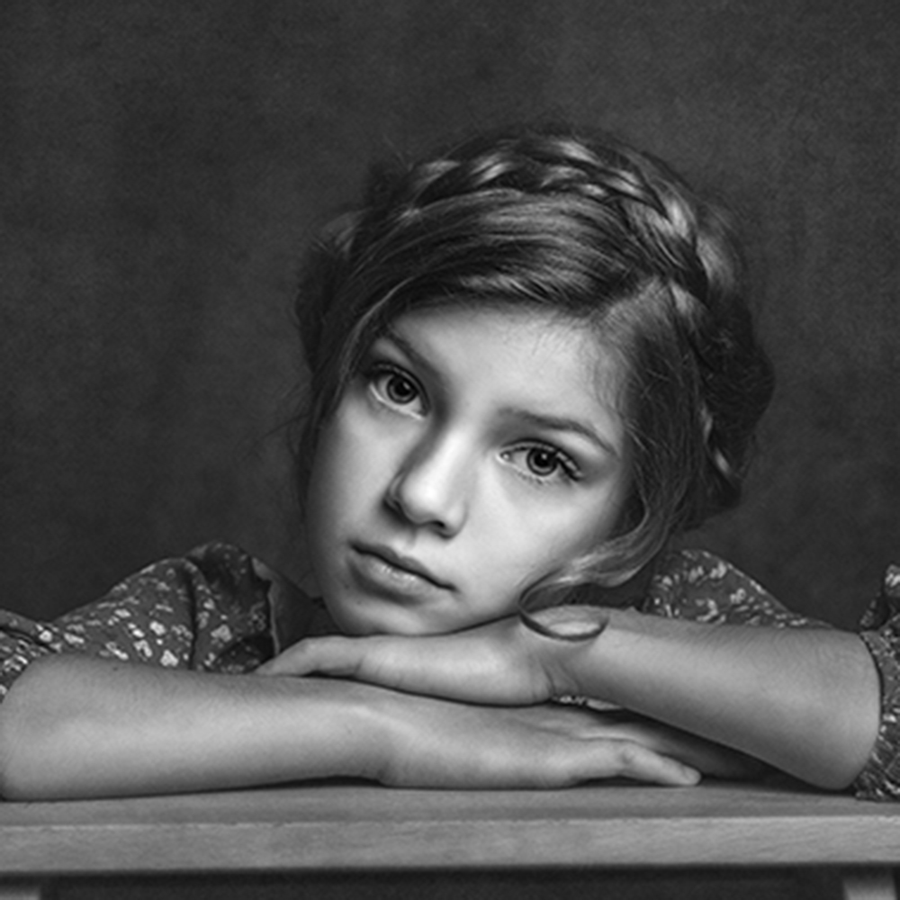 Sesión fotográfica Fine Art infantil en Zaragoza: expresión y alma en retratos de calidad museo.