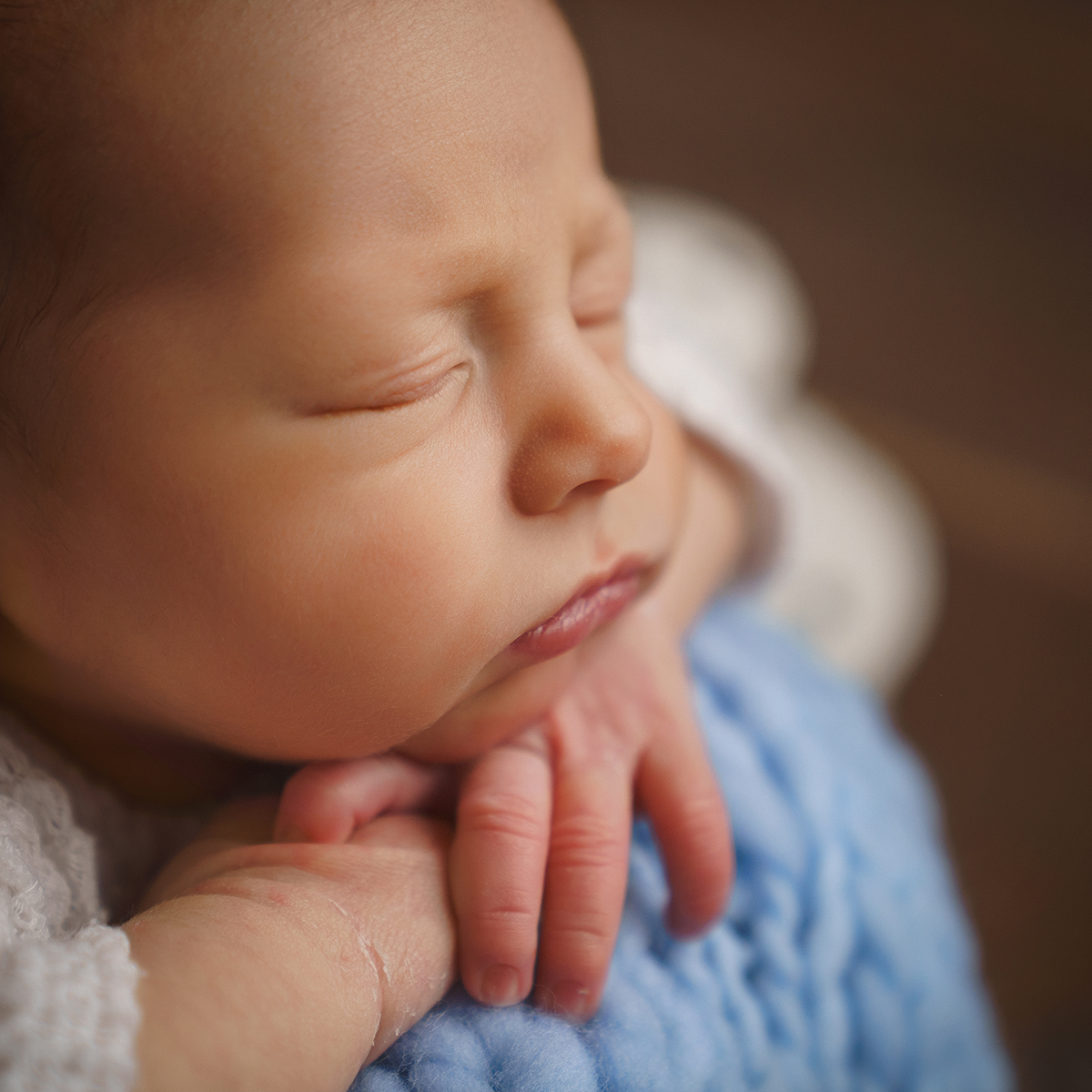 Disfruta de una experiencia única en tu sesión newborn en Zaragoza con fotógrafos premiados.