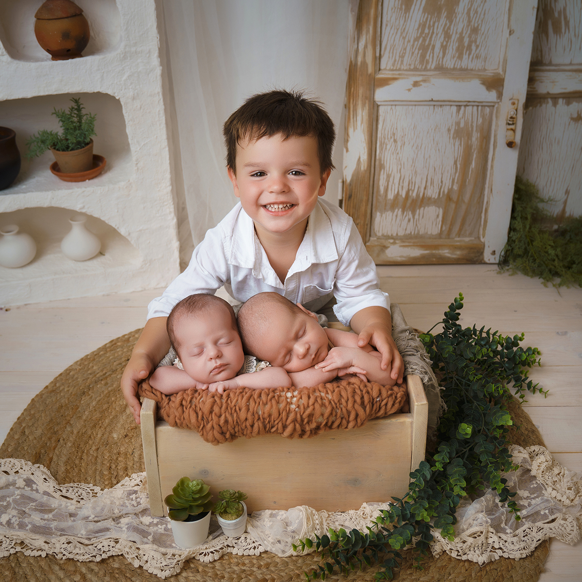 Sesión profesional de fotografía newborn en Zaragoza con equipamiento especializado.