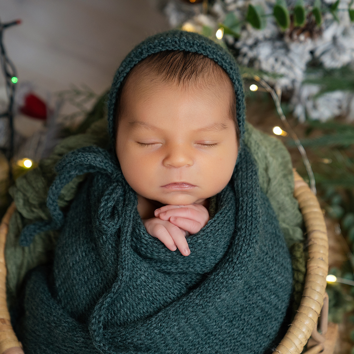 Fotografía artística newborn en Zaragoza con edición cuidada y estilo atemporal.
